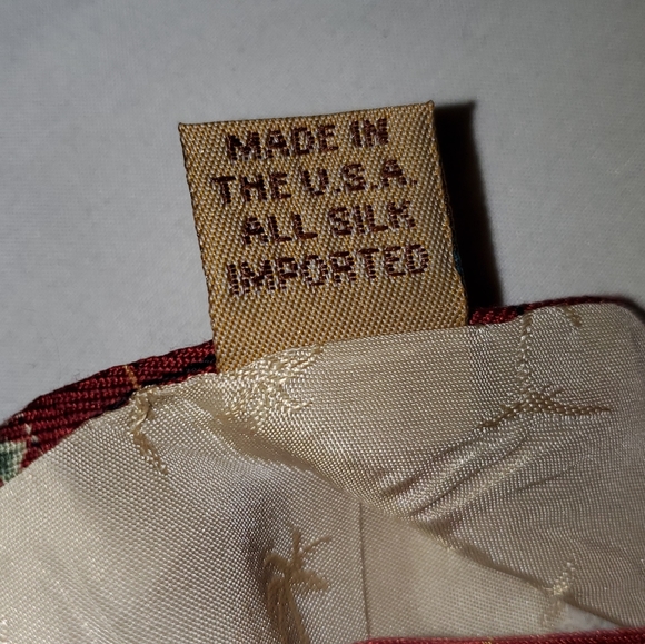 Tommy Bahama 100% Silk Neck Tie - Golf Pattern - Picture 6 of 6